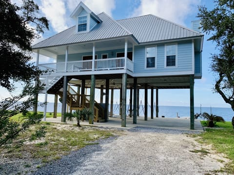 Beautiful Beachfront Home !! 
