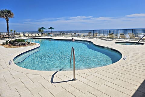 "Seas the Dream" and escape to paradise!