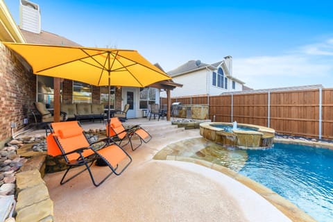 Sunshine Oasis - Heated spa and pool 