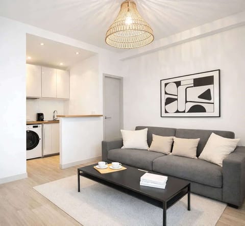 Living room equipped with a convertible sofa, TV and free WiFi.
