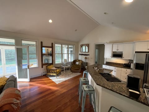Breakfast Bar in Open Kitchen