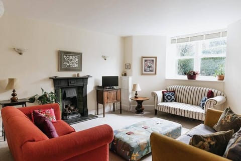 Spacious space with seating in the living room. 