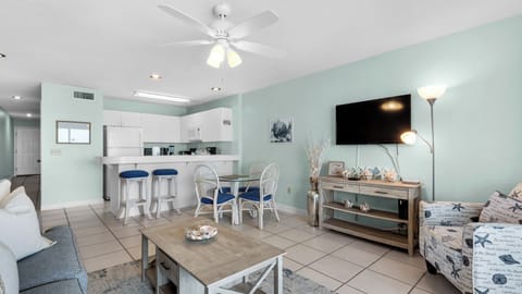 Mistral 15 Living Area