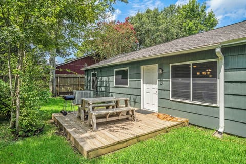 Outdoor Living Space: Enjoy grilled meals and sunny days at the picnic table on the private deck!