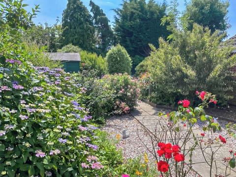 Garden | Rest-A-While, Freshwater