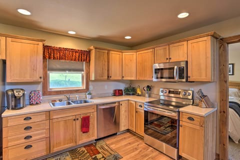 Kitchen | Dishware/Flatware