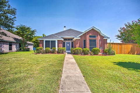 Rowlett Vacation Rental | 3BR | 2BA | 1,295 Sq Ft | Step-Free Access