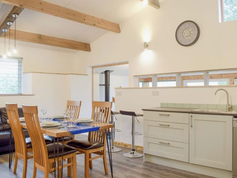 Kitchen/diner | Llety&rsquo;r Saer - Y Gadlas, Penybontfawr, near Llanfyllin
