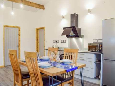 Kitchen/diner | Llety&rsquo;r Saer - Y Gadlas, Penybontfawr, near Llanfyllin