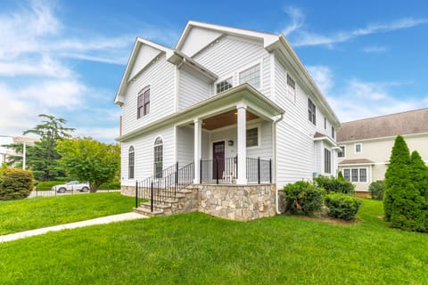 Spacious Luxury Home in the Heart of it ALL!!!