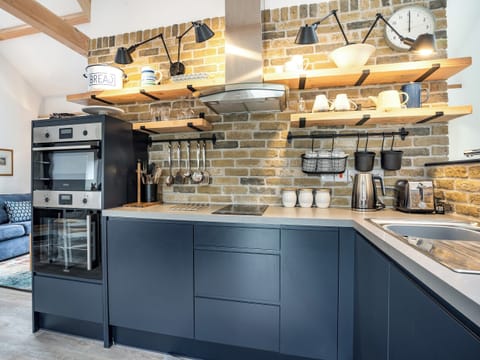 Kitchen | Cowshed 1 - Cowshed Cottages at Travellers Rest Yard, Llanboidy