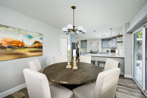 Seating for six, open kitchen, living plan, slider to patio