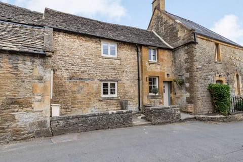 The Cotswold Guy Apartment - StayCotswold