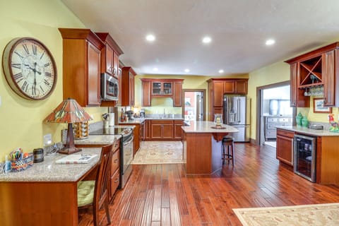 Kitchen | Keurig & Drip Coffee Makers | Wine Fridge