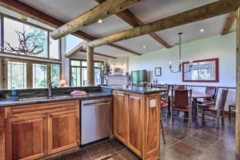 Kitchen | Fully Equipped