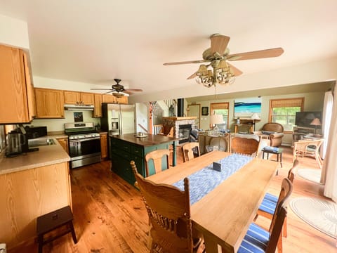 Kitchen/dining area. - Kitchen/dining area.