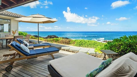 Honu Kai Villa - Oceanfront Lanai & Lounging Dining - Parrish Kauai