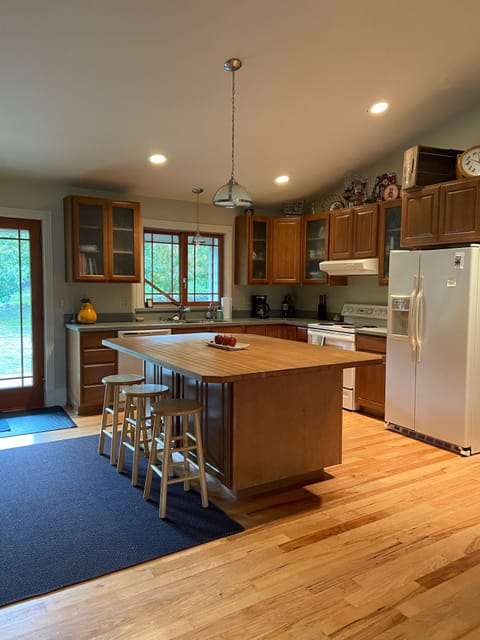 Fully appointed kitchen for family meals 