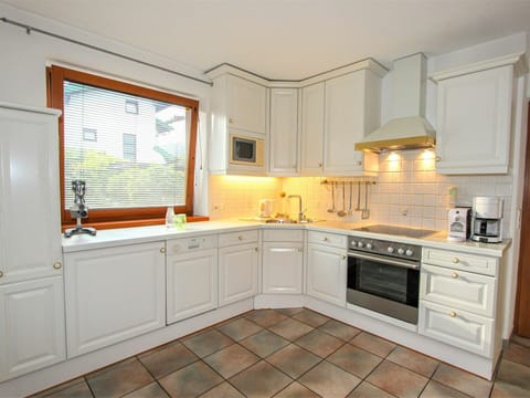 Countertop, Cabinetry, Property, Furniture, Building, Window, Kitchen Appliance, Kitchen Stove, Kitchen, Wood