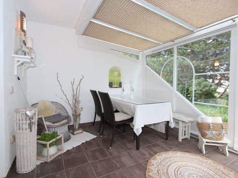 Property, Furniture, Building, Table, Plant, Interior Design, Wood, Architecture, Floor, Flooring