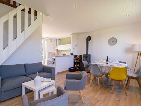 Flooring, Furniture, Interior Design, Wood, Floor, Living Room, Table, Home, Ceiling, Kitchen & Dining Room Table