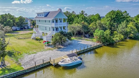 Canalfront: fish, swim, crab, kayak