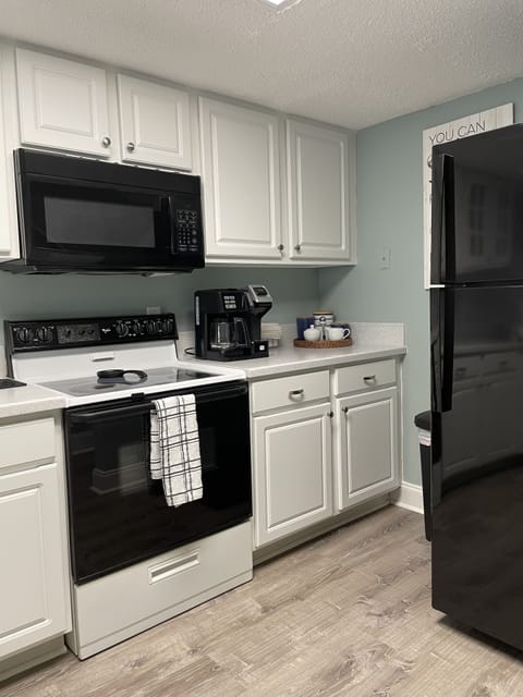 Updated fully stocked kitchen with cookware and combo Keurig/drip coffee maker