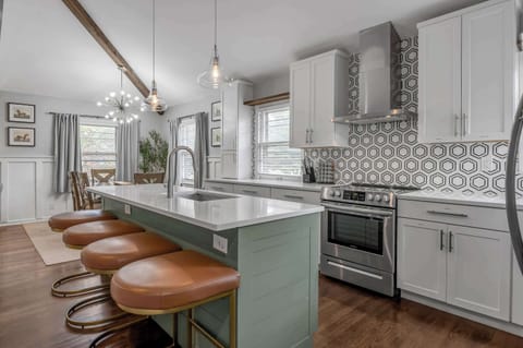 Unleash your inner chef in our fully stocked kitchen, designed for seamless meal prep and entertaining. Indulge in culinary creativity and make lasting memories with loved ones.