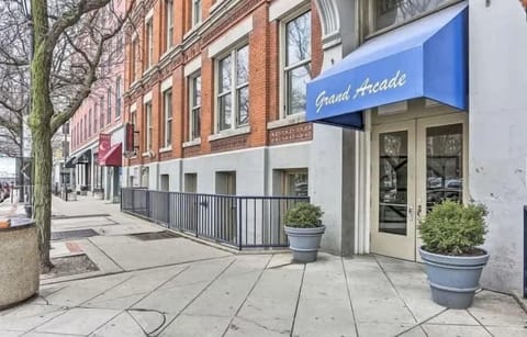 Welcome to Grand Arcade, where historic charm meets modern convenience. Enjoy a unique experience in a beautifully restored space, offering easy access to local attractions, dining, and entertainment, making it the perfect spot for your stay.