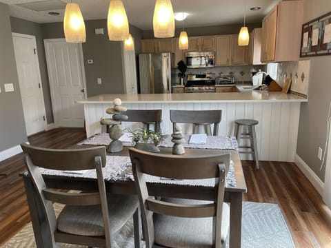 Kitchen, bar & dining area