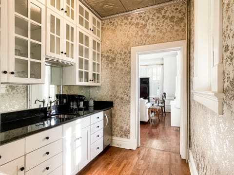 The Mill Haus has a butler pantry converted to a galley coffee bar and ice machine room.  You can make the perfect cup of coffee with our Missouri Haus Coffee and have a supply of ice for your ice cold beverages and cocktails.