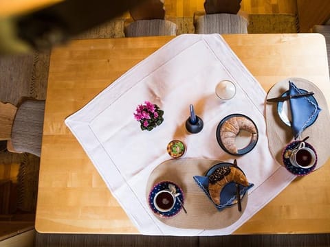 House Arve - Holiday home Arve cozy Swiss stone pine cottage House in Carinthia, Austria