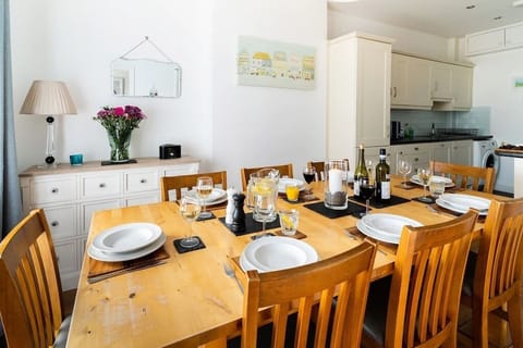 Tegfryn kitchen/ diner
