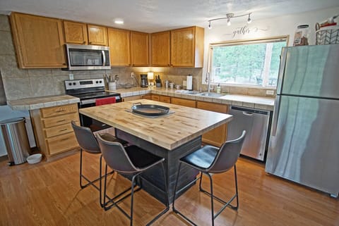 Island with bar seating