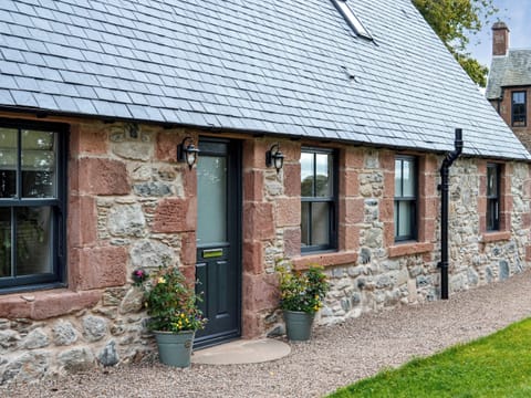 Exterior | Cullew Bothy, Kirriemuir