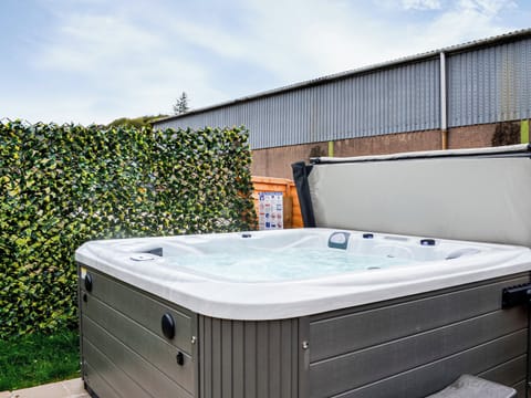 Hot tub | Cullew Bothy, Kirriemuir