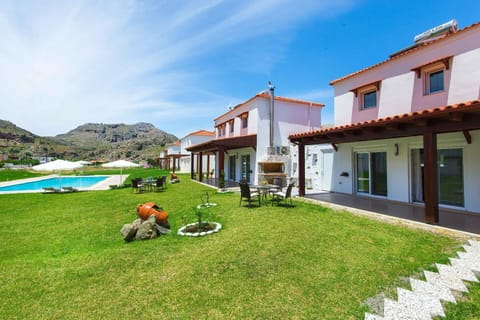 Area that directly surrounds the property. View for your patio
