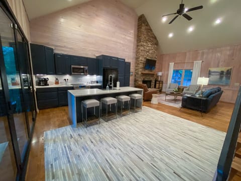 Kitchen - The kitchen comes with everything you need to make a home cooked meal.