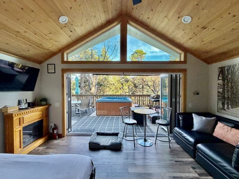 Artful living in the forest