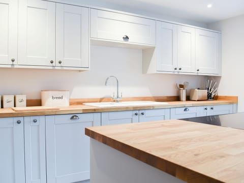 Kitchen | The Old Stables 3 - The Old Stables, Winterslow, near Salisbury