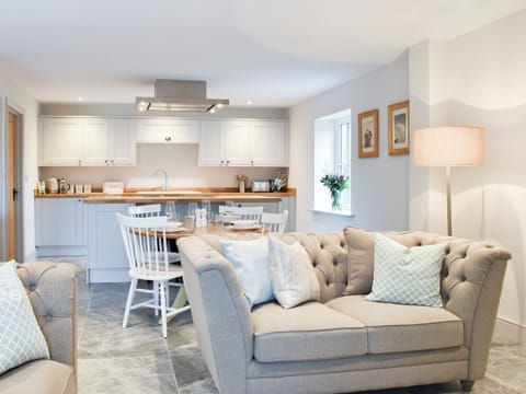 Open plan living space | The Old Stables 3 - The Old Stables, Winterslow, near Salisbury