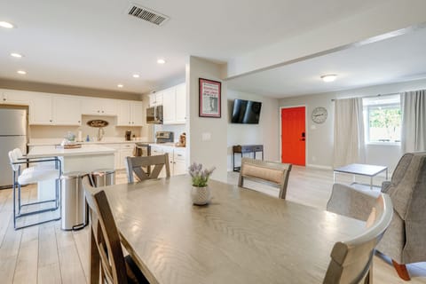 Dining Area | Dishes & Flatware Provided