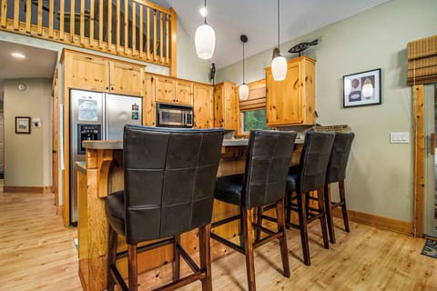 Bar Seating in Kitchen - Enjoy your meals at the available Bar Seating overlooking the Kitchen