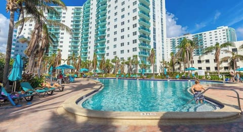 One bed Tides 2nd floor Hollywood Beach Miami (9921)