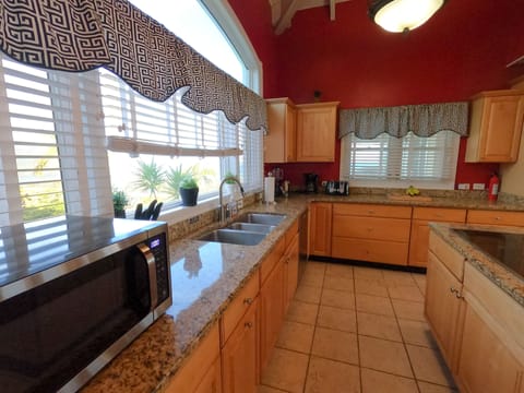 Large Fully Stocked Kitchen