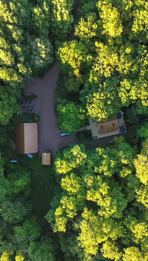 Two cottage vacation rental entire property with 2 cabins. Main cabin 1br Queen & sleeper sofa, rock garden cabin 1br 2 queen beds & sofa sleeper. Private to your entire group. Sleeps 6 in beds with sleeper sofas 8-10