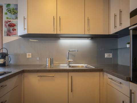 Cabinetry, Kitchen Sink, Countertop, Sink, Tap, Property, White, Building, Kitchen, Wood