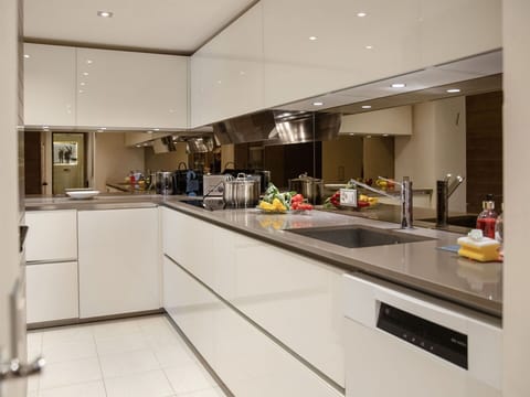 Kitchen, Kitchen Appliance, Countertop, Interior Design, Cabinetry, Major Appliance, Kitchen Stove, Ceiling, Sink, Stove