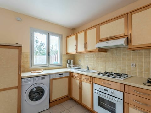 Building, Cabinetry, Countertop, Sink, Kitchen Sink, Tap, Kitchen, Kitchen Stove, Wood, Kitchen Appliance