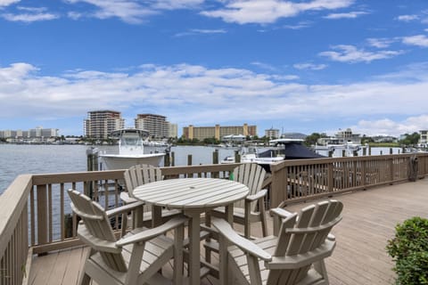 Dock with seating overlooking the Destin Harbor